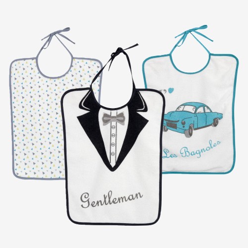 Bebé caballero con su babero de maternidad