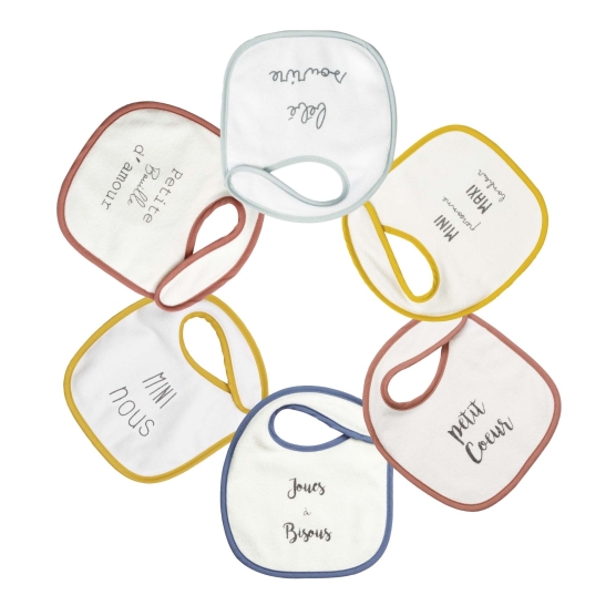 Conjunto de 6 babetes brancos com pequenas mensagens