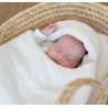 Bébé qui dort au chaud dans son nid d'ange en sherpa tout doux Bébé qui dort au chaud dans son nid d'ange en sherpa tout doux