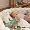 bebé com a coleção Wooly e trança decorativa bebé com a coleção Wooly e trança decorativa