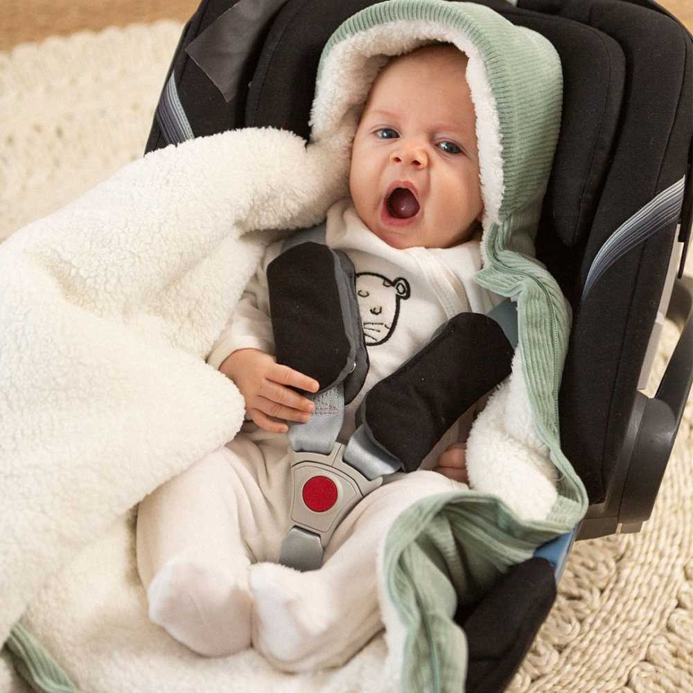 Saco-cama para bebé adaptável às cadeiras auto tipo ovo Saco-cama para bebé adaptável às cadeiras auto tipo ovo