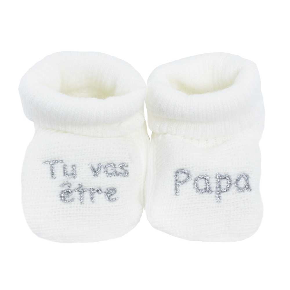 Botinhas de recém-nascido com o bordado "vais ser pai"