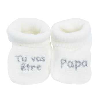 Botinhas de recém-nascido com o bordado "vais ser pai"