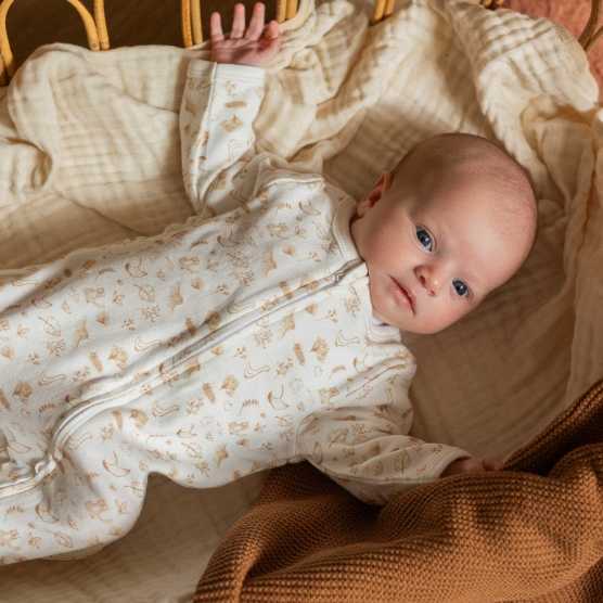 Pijama bege para recém-nascido