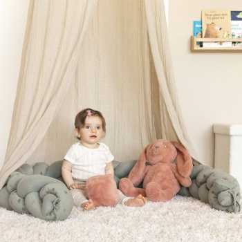 bebé com o seu coelhinho de peluche de 45 cm bebé com o seu coelhinho de peluche de 45 cm