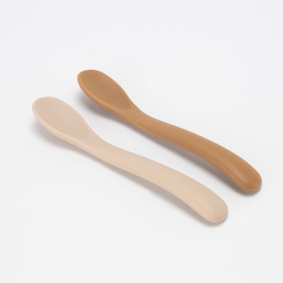 Set aus zwei Löffeln in Beige und Sand