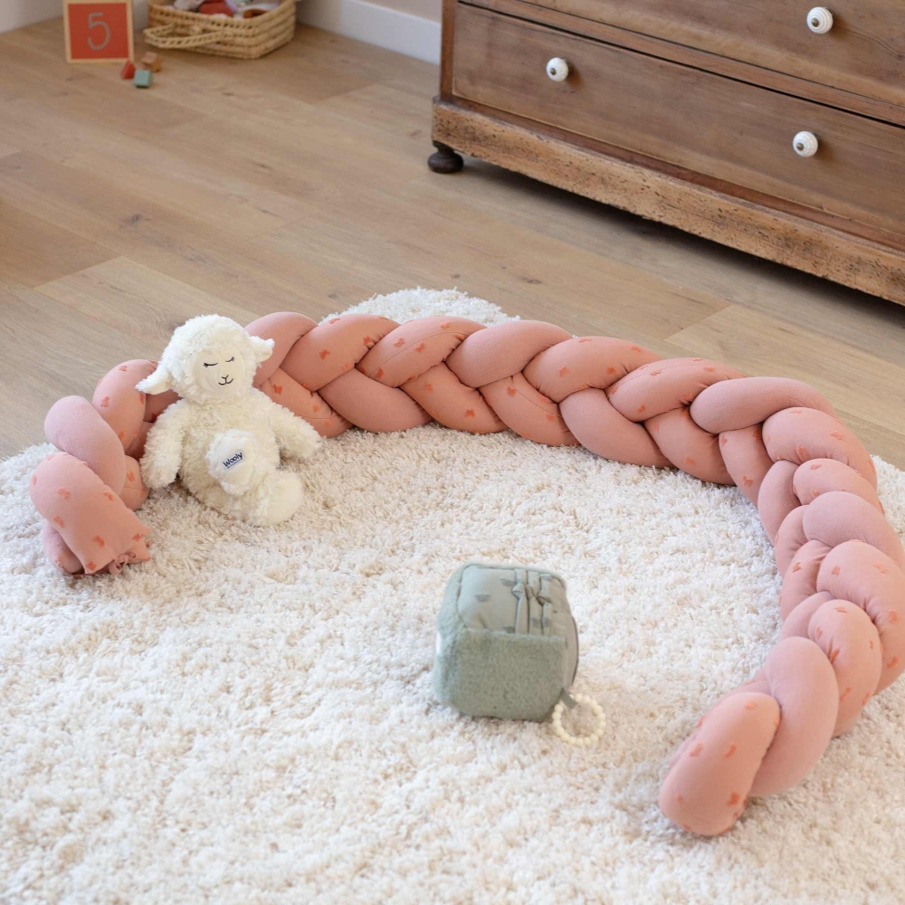 tresse décorative proposé dans la chambre de bébé tresse décorative proposé dans la chambre de bébé