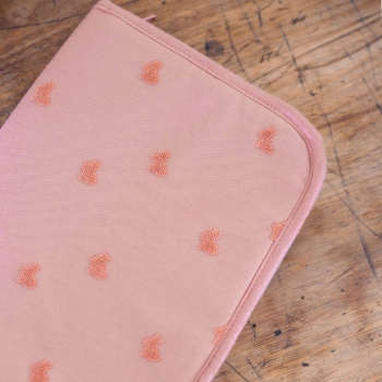 zoom matière et motif du protège carnet de santé zoom matière et motif du protège carnet de santé