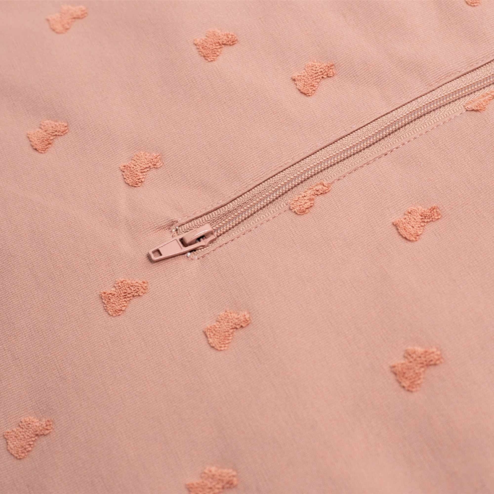 zoom matière, motifs et fermeture de la gigoteuse terre de sienne pour bébé zoom matière, motifs et fermeture de la gigoteuse terre de sienne pour bébé