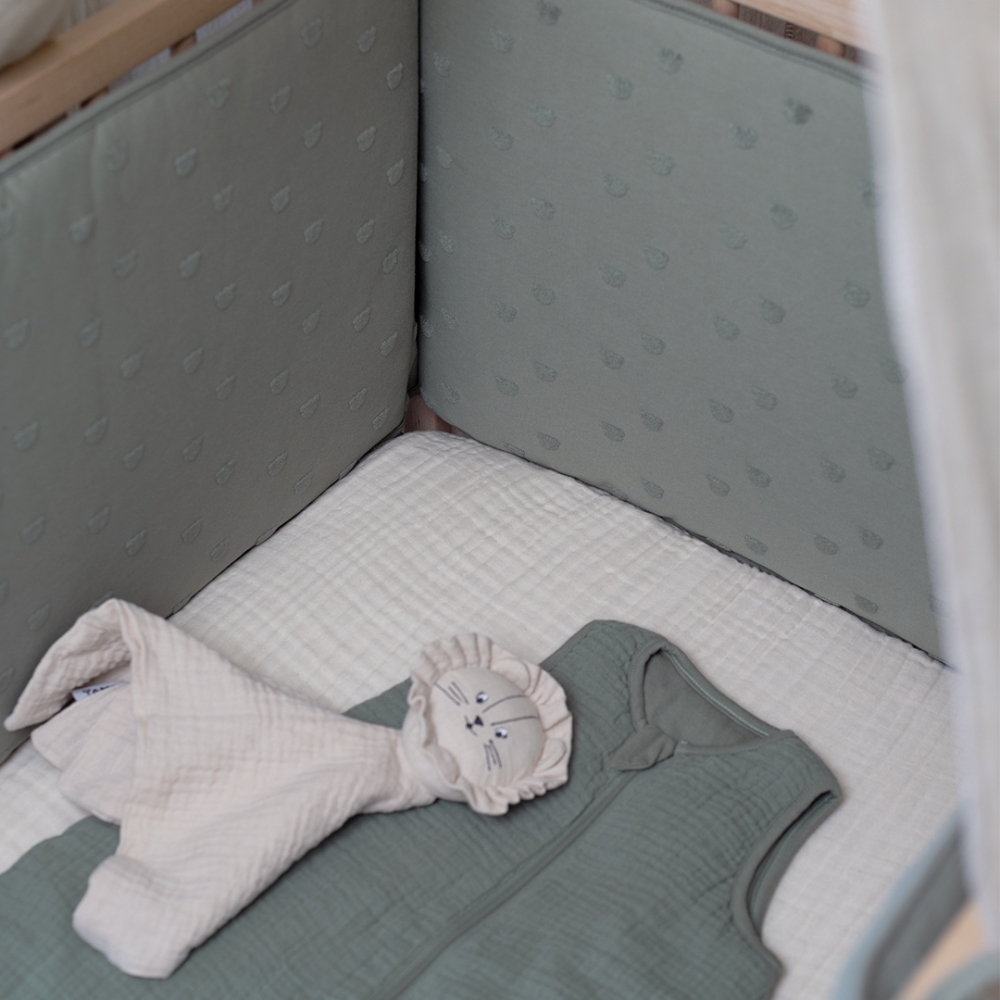 Styling van bedbeschermer voor baby Styling van bedbeschermer voor baby