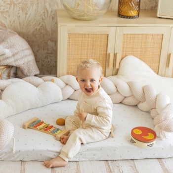 decoratieve vlecht begrenst de speelruimte van de baby decoratieve vlecht begrenst de speelruimte van de baby