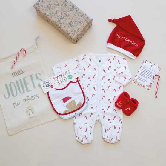Conjunto de nascimento com a primeira roupa de Natal do bebé
