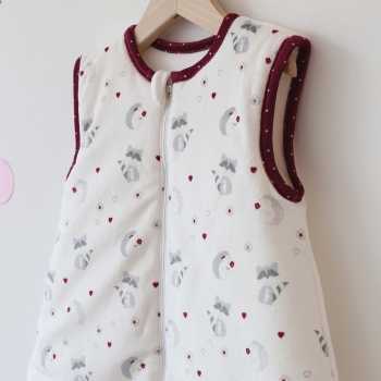 Saco de dormir para bebé menina em veludo, TOG 3, pendurado num cabide Saco de dormir para bebé menina em veludo, TOG 3, pendurado num cabide