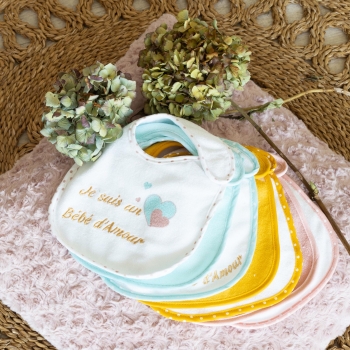 Set di 7 bavaglini in mostra Set di 7 bavaglini in mostra