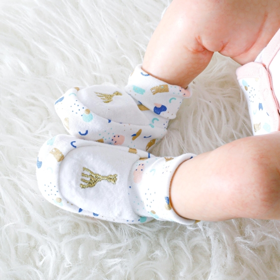 Baby slippers - ©Sophie la girafe Trois Kilos Sept - 1