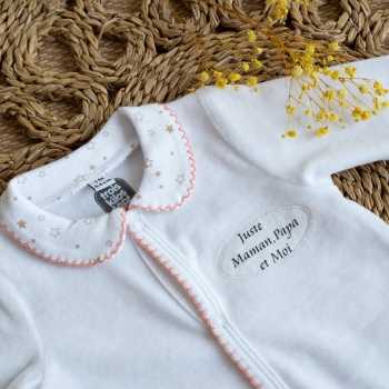 Pijama de bebé rosa com gola à bebé "Só a Mamã, o Papá e Eu"