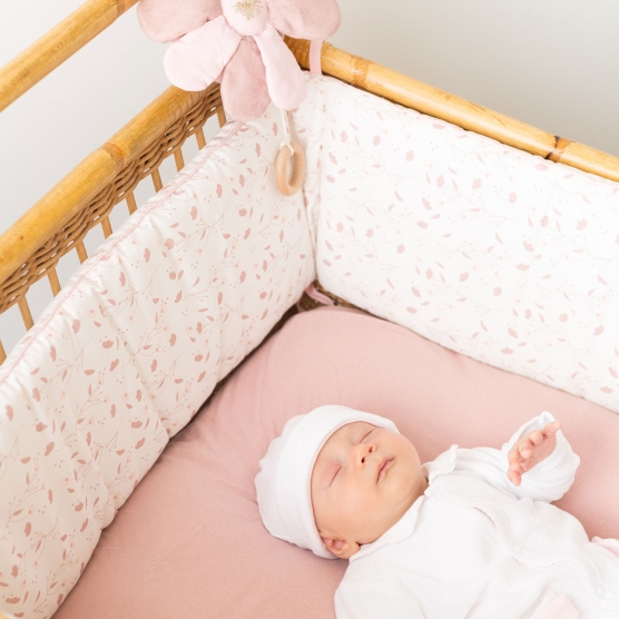Small cotton bed bumper with a floral pattern