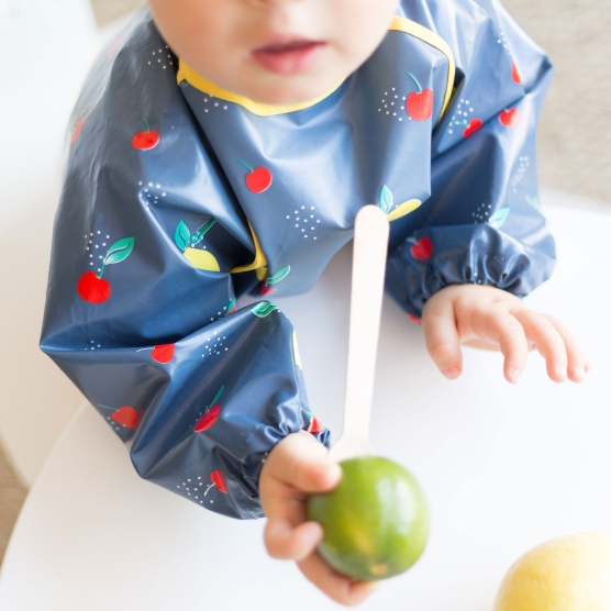 Apron with sleeves