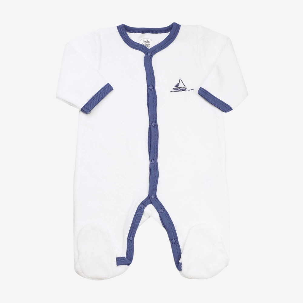 Weißer und marineblauer Schlafanzug mit Stickerei