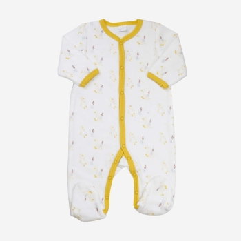 Weißer und senfgelber Baby-Pyjama mit kleinen Gänsen Weißer und senfgelber Baby-Pyjama mit kleinen Gänsen