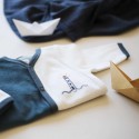 Apresentação do pijama de bebé com farol