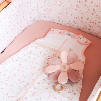 Flower plush on the matching sleeping bag Flower plush on the matching sleeping bag