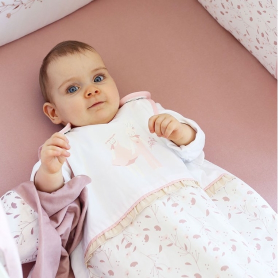 Slaapzak 90 cm op witte achtergrond bedrukt Floral - Rose & Lili