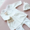 Um visual adorável com o pijama-vestido e o gorro a condizer