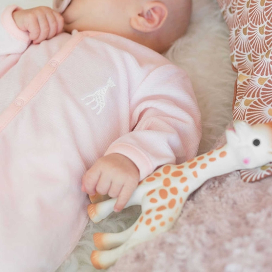 Baby im Schlafanzug