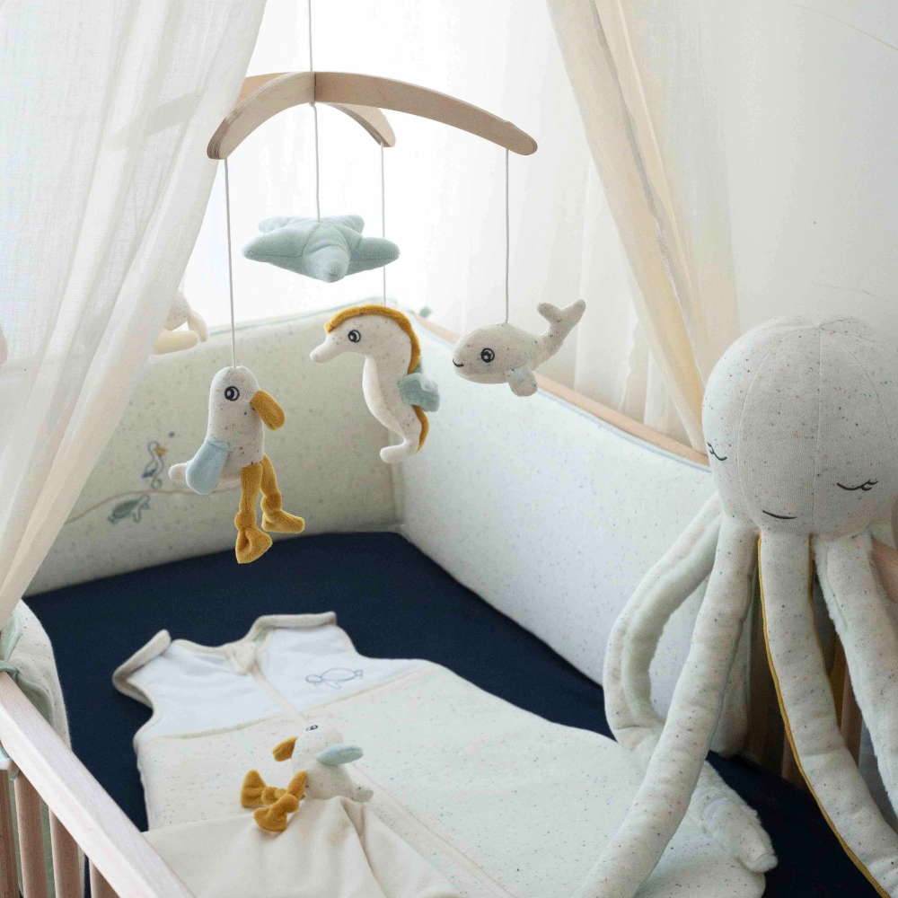 giostrina au large de nova in scena con lenzuolo marino