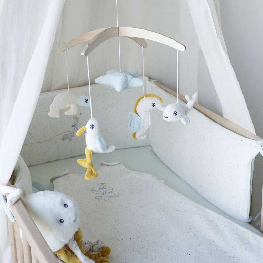 peluche musical Ao largo de Nova na cama peluche musical Ao largo de Nova na cama