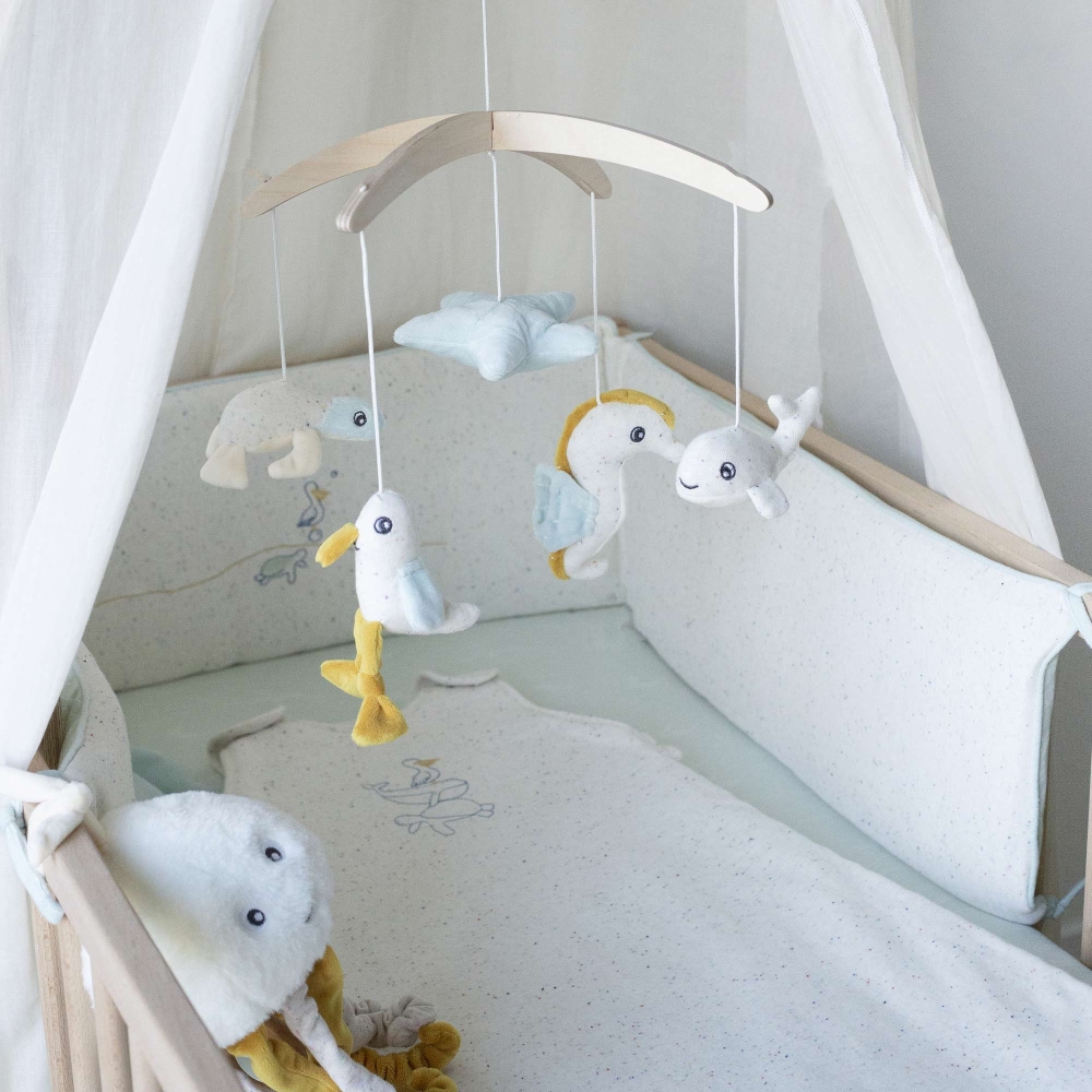 peluche musical Au large de Nova en la cama peluche musical Au large de Nova en la cama