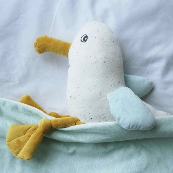 Paulette the seagull, the plush toy under the duvet Paulette the seagull, the plush toy under the duvet
