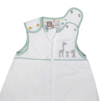 Close-up of the opening of the Kolala and His Tribe white and sage green 2.0 TOG sleeping bag Close-up of the opening of the Kolala and His Tribe white and sage green 2.0 TOG sleeping bag