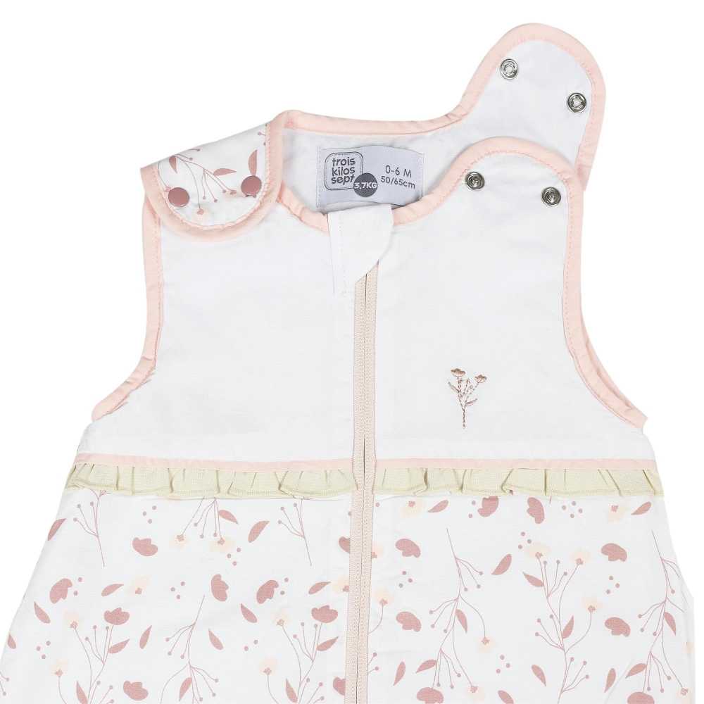 Abertura com molas de pressão e fecho de correr do saco-cama para recém-nascido em algodão biológico Rose & Lili Abertura com molas de pressão e fecho de correr do saco-cama para recém-nascido em algodão biológico Rose & Lili