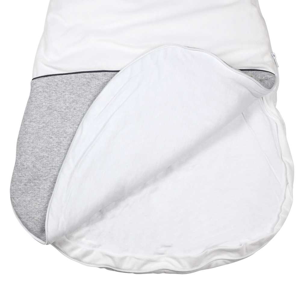 Pormenor do fecho de correr do saco de dormir para bebé Martin e os seus amigos, dos 6 aos 18 meses Pormenor do fecho de correr do saco de dormir para bebé Martin e os seus amigos, dos 6 aos 18 meses