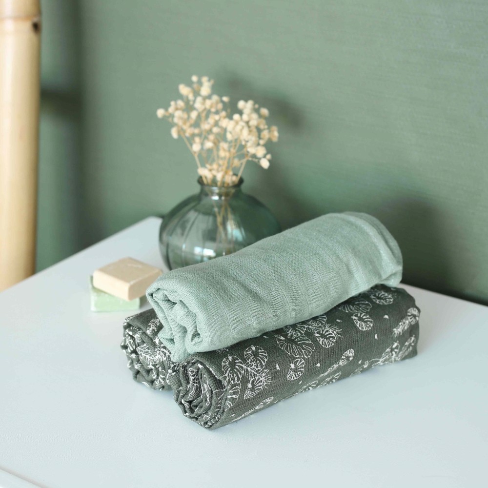 mise en scène des langes sur une commande avec des petits savons pour bébé