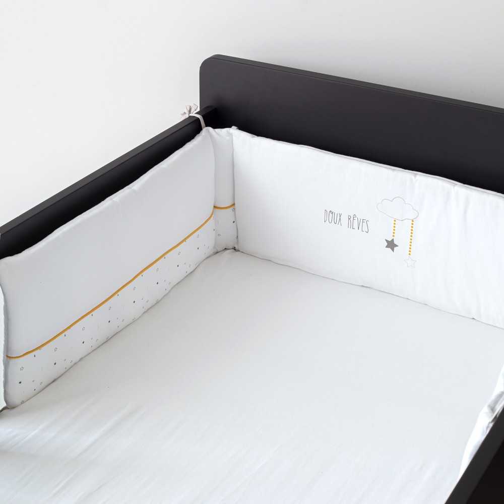 foto escenificada protector de cuna dulces sueños foto escenificada protector de cuna dulces sueños